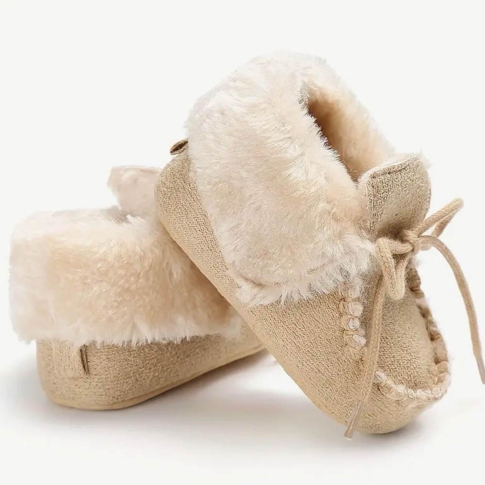 Cozy Tan Infant Baby Toddler Faux Fur Moccasins Slippers Shoes Sz 4.5 - Picture 2 of 10
